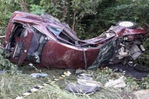Accident teribil pe Şoseaua Morţii. Un tânăr de 19 ani a făcut praf un BMW, după ce s-a izbit de un cap de pod pe DN6 (Imagini dramatice)