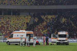 Incident la meciul Dinamo – FCSB: Perovic, scos cu ambulanța după ce a fost lovit cu piciorul în față