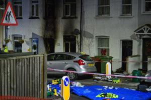 Patru copii, toţi sub cinci ani, au murit după ce un incendiu violent le-a cuprins locuinţa din Anglia