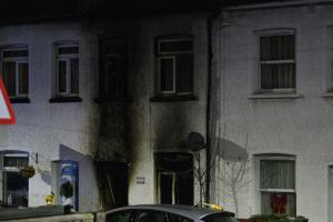 Patru copii, toţi sub cinci ani, au murit după ce un incendiu violent le-a cuprins locuinţa din Anglia