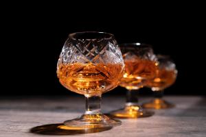(P) Băutura gentlemenilor: cognac-ul, definiția rafinamentului în fiecare pahar!