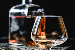(P) Băutura gentlemenilor: cognac-ul, definiția rafinamentului în fiecare pahar!