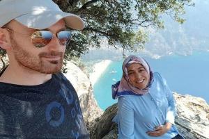 Bărbatul care și-a ucis soția însărcinată în 7 luni, condamnat la închisoare pe viață în Turcia. Făcuse o poză cu ea chiar înainte de a o împinge de pe o stâncă