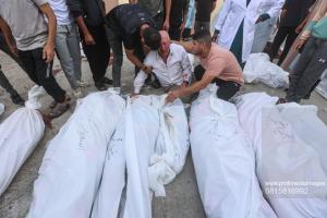 Urmările atacului israelian de la Al-Aqsa: Sute de cadavre întinse pe drum, înfăşurate în cearşafuri albe. Mulţi oameni au rămas captivi în ruine