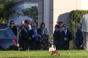 Matthew Perry a fost înmormântat. La ceremonia din Los Angeles au participat rudele, prietenii şi vedetele din "Friends"