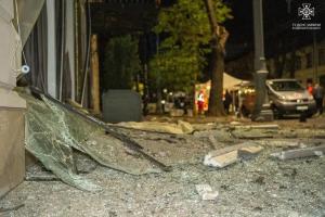 Ruşii au bombardat Odesa: 5 răniţi şi distrugeri masive. Momentul în care o rachetă explodează în centrul oraşului şi lasă în urmă un crater uriaş