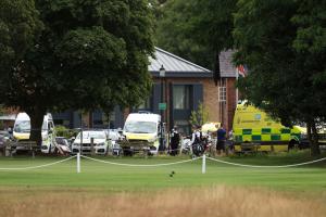 Un SUV s-a izbit puternic în clădirea unei şcoli din Wimbledon. Şapte copii şi doi adulţi au fost răniţi