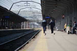 A murit în Gara de Nord așteptând trenul. O femeie s-a prăbușit pe peron lângă alți călători