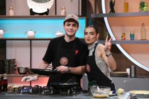 Chef Sautner a câștigat o nouă amuletă la Chefi la cuțite. Diseară, Aris și Alexia Eram vor să-i impresioneze pe jurați cu o rețetă din bucătăria franceză
