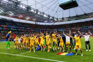 România va întâlni Olanda în optimile de finală de la Euro 2024. Milioane de români au sărbătorit cu hore şi trâmbiţe calificarea istorică a naţionalei