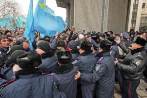 +18 Activştii pro-ruşi bat cu bestialitate ucrainenii din Harkov! Doi oameni au decedat