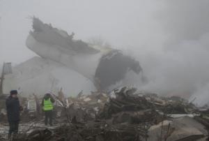 Cel puțin 37 de morți în urma prăbușirii unui avion-cargo, într-o zonă de case, în Kîrgîstan. Imagini teribile de la tragedie (VIDEO, FOTO)