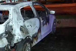 Mașină înghițită de flăcări, în București. Focul ar fi fost pus intenționat, povestesc martorii