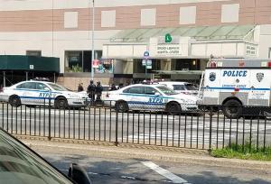 BREAKING NEWS Focuri de armă la un spital din New York. Un bărbat îmbrăcat în doctor a împuşcat cel puţin trei persoane
