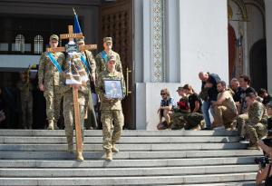Ucraina îşi plânge eroii. Juice, unul dintre cei mai cunoscuţi piloţi ai Forţelor Aeriene, a fost înmormântat la Kiev