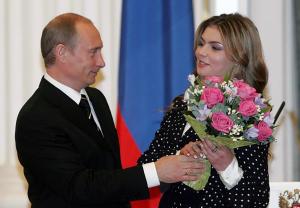 Petiție pentru expulzarea amantei lui Putin. Unde s-ar ascunde  "cea mai flexibilă gimnastă a Rusiei" și copilul ei secret