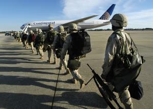 SUA trimit 900 de soldaţi în Orientul Mijlociu. Numeroase avioane americane de transport, pe insula Creta. Pentru ce se pregătesc