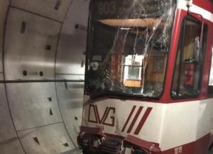 Accident violent! Două garnituri de metrou s-au ciocnit, în Germania. Sunt peste 20 de victime (video)