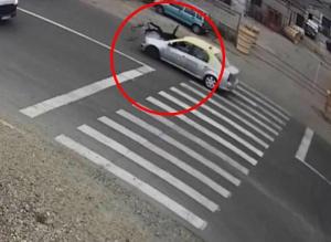 O fetiţă de 10 ani a fost IZBITĂ în plin pe trecerea de pietoni de un taximetrist care circula cu viteză, la Tecuci VIDEO