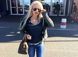 Blonda beată din Piteşti loveşte din nou! 'Spaima şoselelor' a fost prinsă de jandarmi într-o ipostază compromiţătoare - GALERIE FOTO