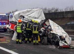 Un român de 21 de ani a murit într-un cumplit accident rutier pe o autostradă din Austria (Foto)