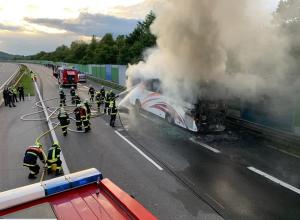 Reacția MAE, după ce un autocar plin cu români a luat foc pe o autostradă din Austria