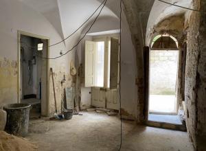 O femeie care a cumpărat o casă de vacanţă cu 1 euro în Italia dezvăluie adevărul din spatele schemei