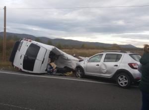 Plan roşu de intervenţie după un accident cu patru maşini ciocnite la Jupa, în Caraş-Severin