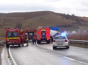 Accident ÎNGROZITOR în Cluj! Un șofer a fost DECAPITAT după impactul cu o cisternă care a luat foc - VIDEO