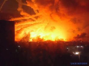 ALERTĂ la graniţa României! Ucraina şi-a ÎNCHIS SPAŢIUL AERIAN din cauza unui incendiu devastator. Arde un depozit de armament și muniție! (VIDEO)