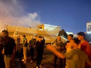 Ambasada Suediei la Bagdad, incendiată din cauza arderii Coranului. Protestatarii au luat cu asalt clădirea în toiul nopţii