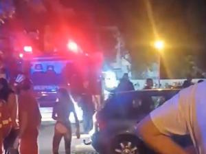 Panică într-un bloc din Galaţi, după ce un apartament a fost cuprins de flăcări. Vâlvătaia s-a extins şi la următorul etaj, iar 40 de persoane au fost evacuate