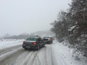 ATENŢIE, şoferi! Se circulă cu dificultate în mai multe judeţe din România, din cauza zăpezii (VIDEO)