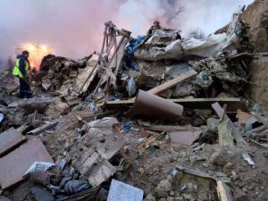 Cel puțin 37 de morți în urma prăbușirii unui avion-cargo, într-o zonă de case, în Kîrgîstan. Imagini teribile de la tragedie (VIDEO, FOTO)