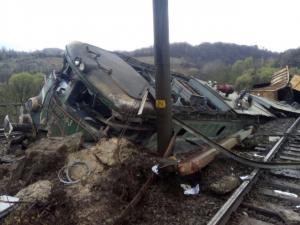 DETALII ŞOCANTE despre accidentul feroviar de la Petroşani: Gestul DISPERAT al mecanicilor când au descoperit că AU RĂMAS FĂRĂ FRÂNE