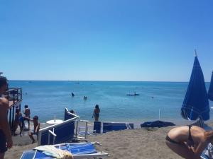 ZECE VICTIME în Italia, după ce o tornadă a lovit o plajă în Ostia