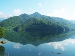 Un bărbat s-a înecat în PARADISUL din Valea lui Iovan. Lacul, de o frumusețe EXTRAORDINARĂ, are o LEGENDĂ FABULOASĂ
