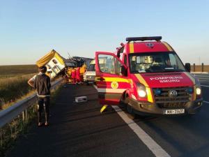 IMPACT FRONTAL DEVASTATOR între două TIR-uri, pe autostrada Arad-Timișoara! Ambii şoferi SUNT MORŢI. Traficul este blocat (GALERIE FOTO + VIDEO)