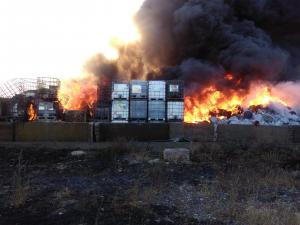 Incendiu uriaș în Prahova. Intervin peste 40 de pompieri cu 9 mașini de intervenție