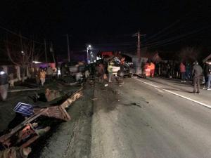 Accident teribil în Mureș! Un autoturism, o autoutilitară și un trailer s-au făcut praf pe E60, după un impact devastator. Imagini dramatice