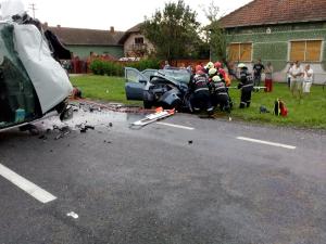 Familie decimată în cumplitul accident de la Belinț. Mama, tata și fiul se întorceau acasă de la Timișoara când mașina lor s-a izbit de un TIR