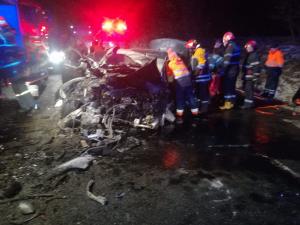 Imagini cumplite de la accidentul din Orbeni. Doi tineri de 28 de ani au murit pe loc, alţi doi sunt în stare gravă