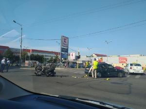 Momentul teribil în care un motociclist nevinovat este spulberat de o maşină, în Cluj Napoca (Video)
