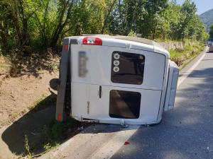 Accident cu 21 de victime pe Valea Oltului, după ce un microbuz s-a ciocnit cu o maşină. A fost activat Planul Roşu (Video)
