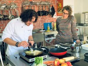 Curs de gătit cu chef Florin Dumitrescu, pentru câștigătorului aplicației Chefi la cuțite