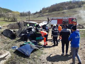 Mașină distrusă complet în Cluj, un tânăr de 18 a ajuns la spital în stare de inconștiență