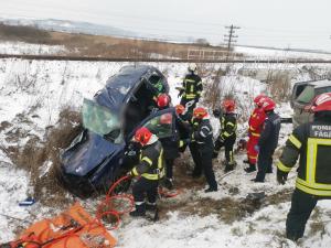 Accident cumplit la Brașov, mașini făcute zob după impact. Un șofer a rămas încarcerat