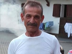"A murit tati". Un român din Italia şi-a pierdut viaţa, după ce a intrat cu maşina într-un copac. Emil se întorcea acasă de la muncă, dar i s-a făcut rău la volan