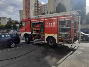 Incendiu la subsolul unui bloc din Cluj, unde era depozitată o jumătate de tonă de gunoi