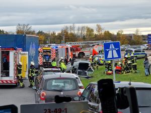 Un băiețel de 11 ani a făcut dezastru pe autostradă, după ce a furat mașina tatălui. Accident teribil pe A14, în Germania